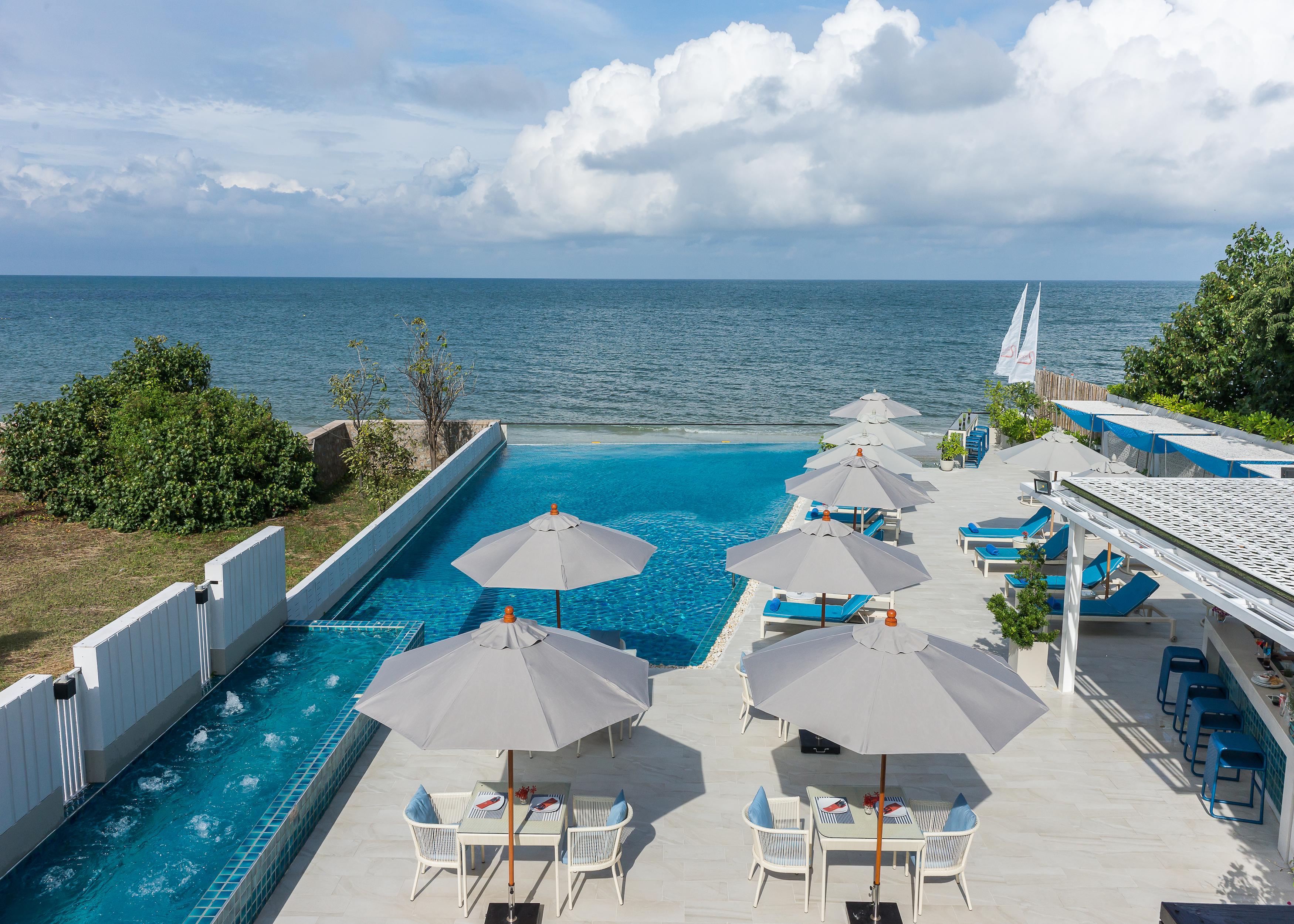 The Rock Beachfront HHQ