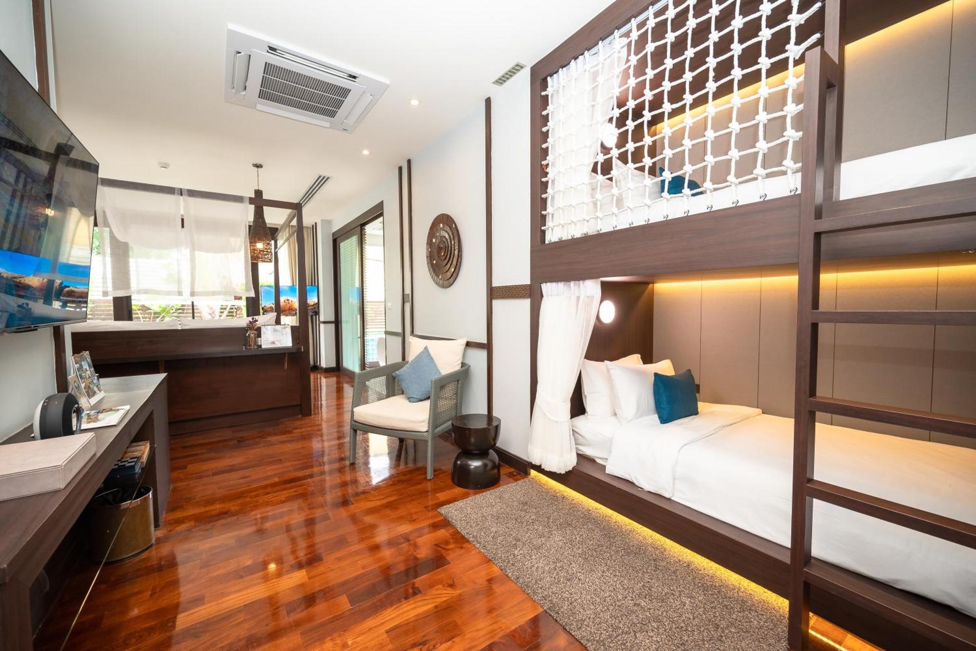The Rock Beachfront 4* HHQ