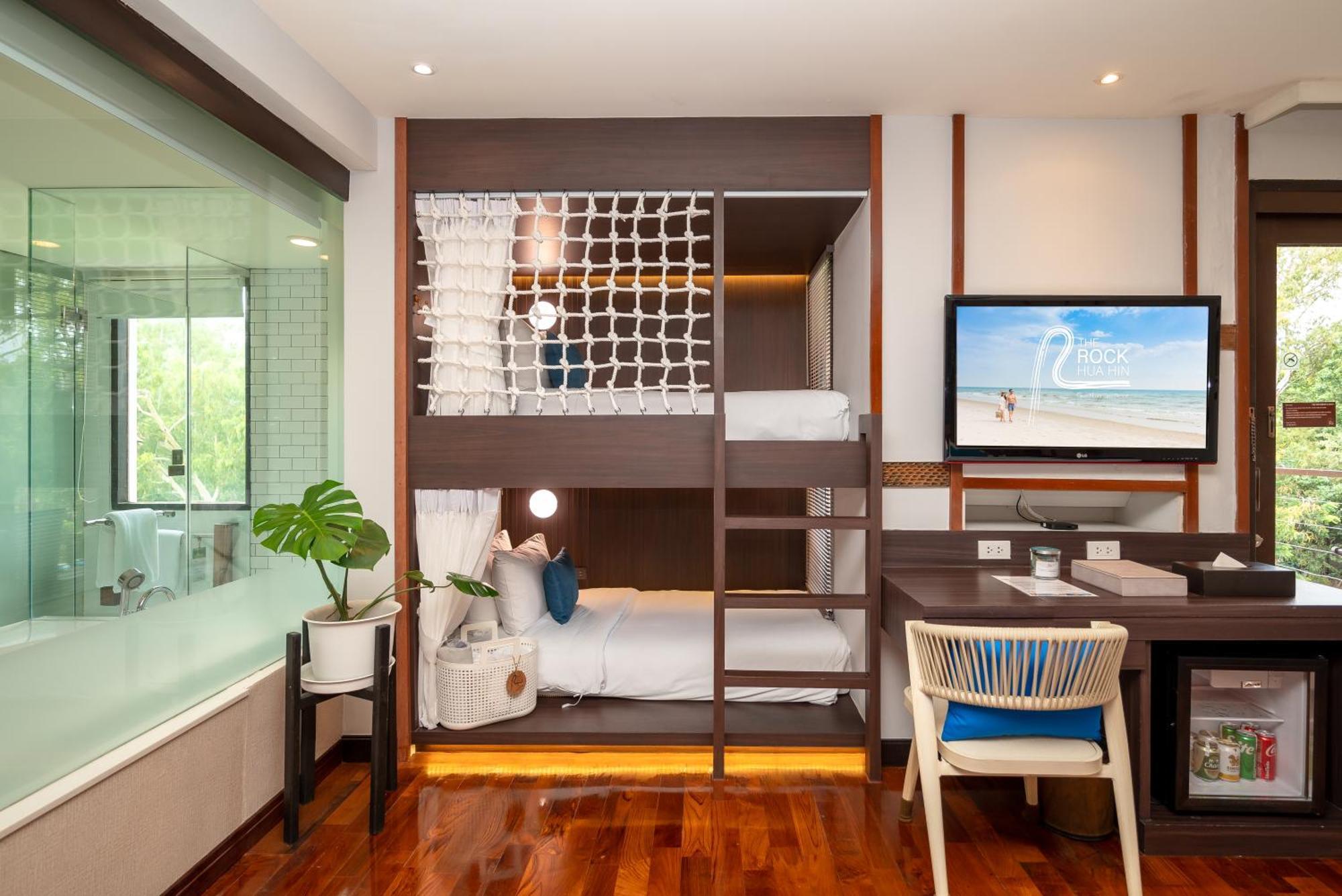 Resort The Rock Beachfront HHQ