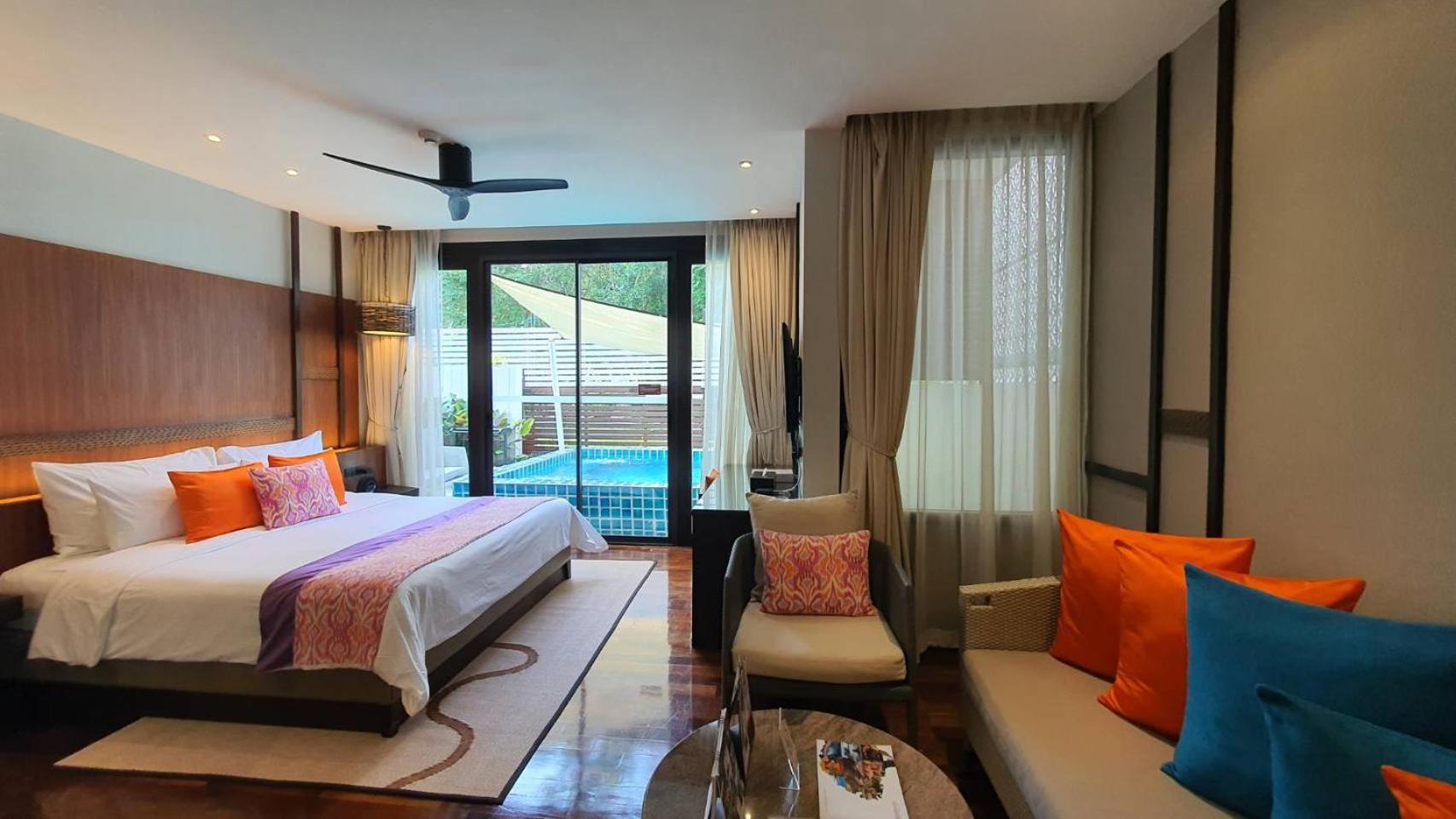 The Rock Beachfront HHQ